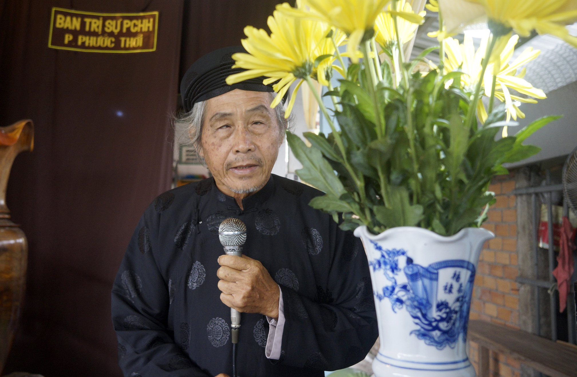 Ảnh 1: Ông Trần Văn Mật – Trưởng ban Ban Trị sự Giáo hội PGHH phường Phước Thới (quận Ô Môn, TPCT) phát biểu khai mạc lễ